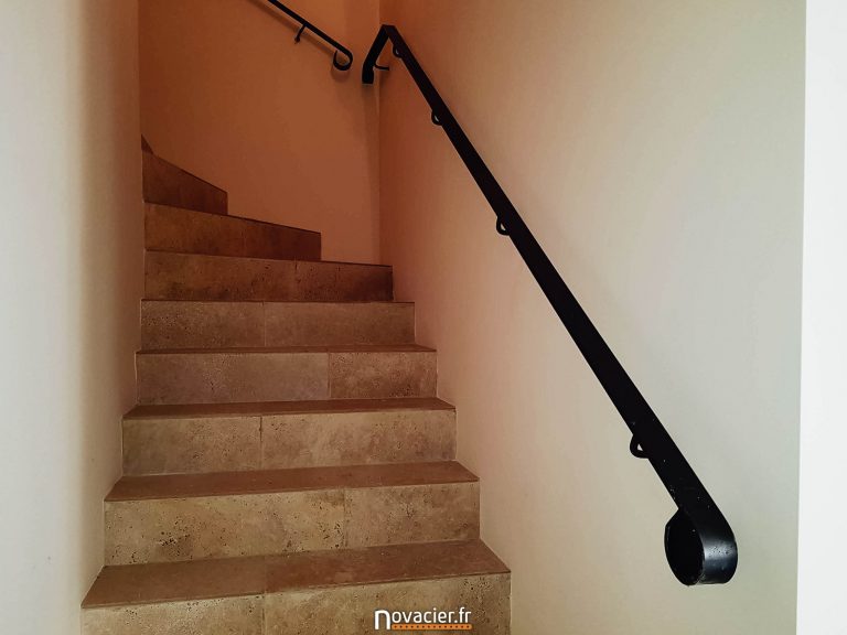 Main Courante Métallique d'Escalier