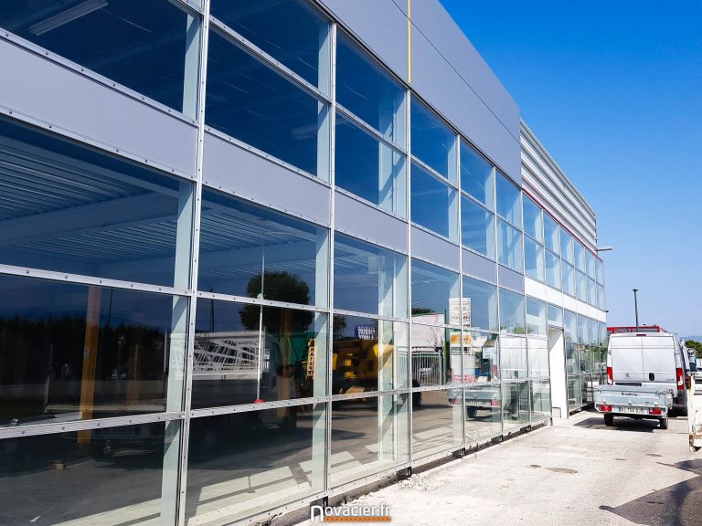 Menuiserie Aluminium Pour Bâtiment Commercial
