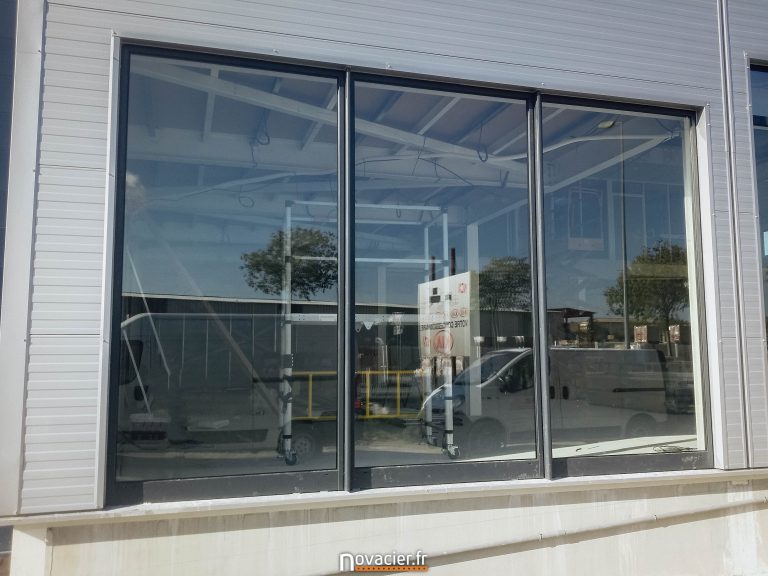 Menuiserie Aluminium Pour Bâtiment Commercial